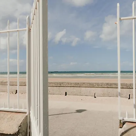 Le Tiny Beach, Impasse De L'horizon, * アネル